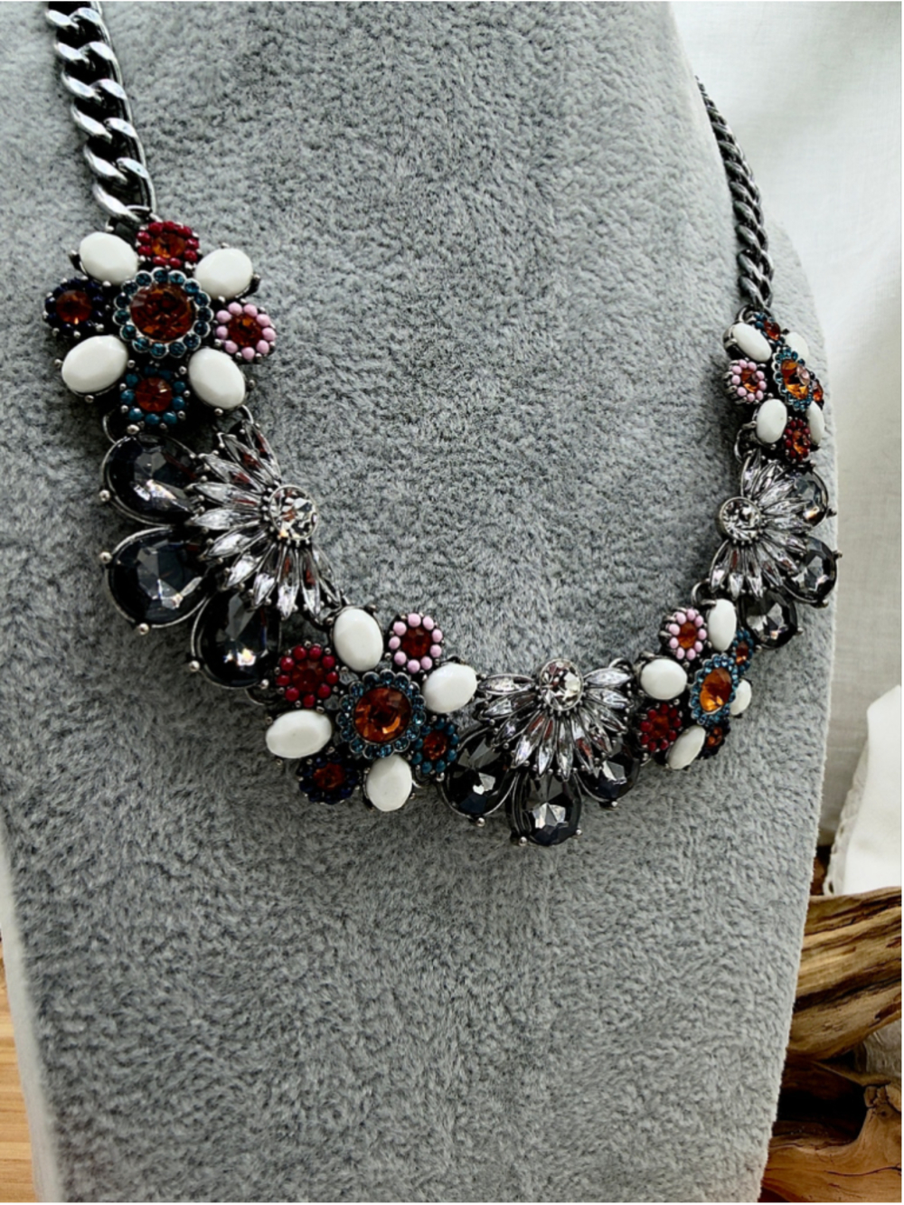 030-Multicolor Floral Rhinestone Statement Necklace Silver Tone 16”2”